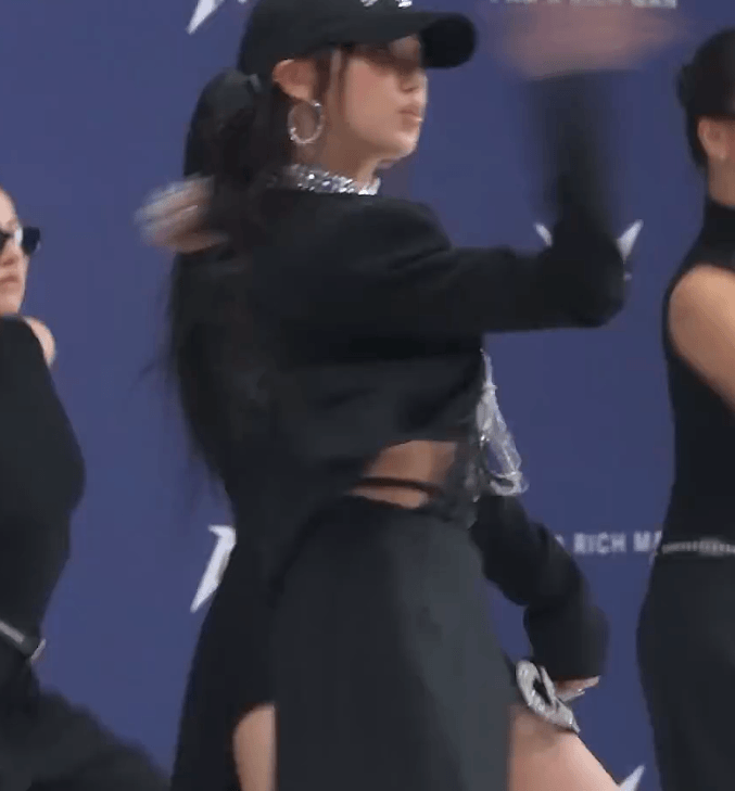 dKkYFD5K.gif